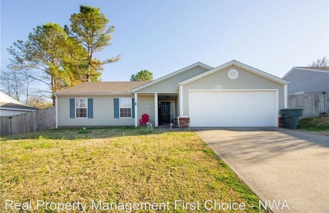 3045 W Essex Drive - 3045 West Essex Drive, Fayetteville, AR 72704