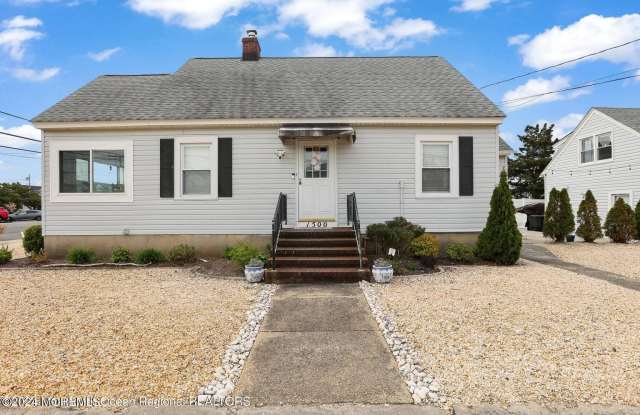 1500 Grand Central Avenue
