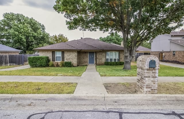 2708 Clearmeadow Street - 2708 Clearmeadow Street, Bedford, TX 76021