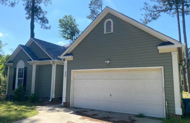 Updated Ranch Home Close to Ft. Bragg and shopping! - 554 Stacy Weaver Drive, Fayetteville, NC 28311