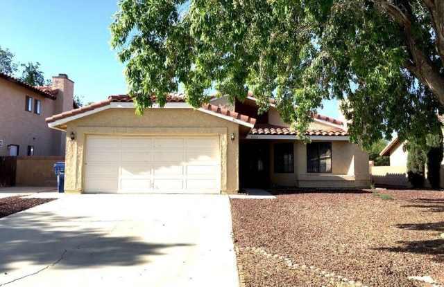 1153 E Ave J6