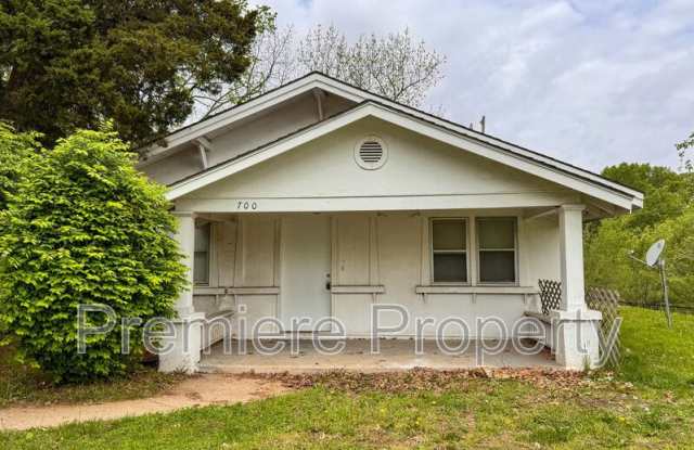 700 S Hawthorne Ave