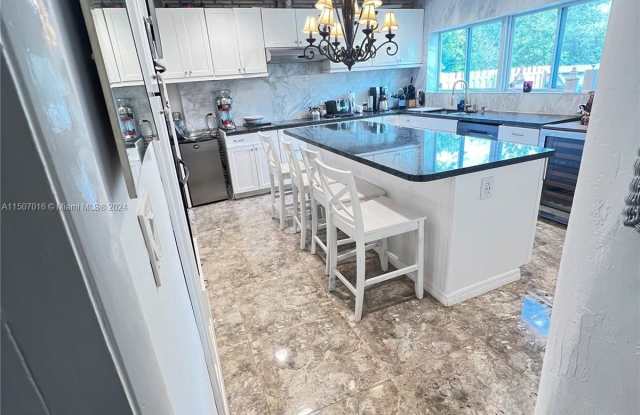 1027 NE 13th Ave