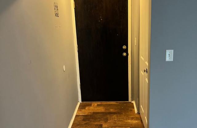 Beautiful 2 bedroom, 2.0 bath Condo in Westland