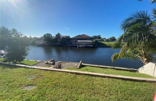 Photo of 910 SE 14th Terrace unit: 2