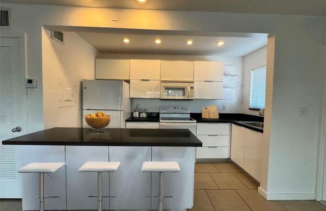 2830 NE 30th Place unit: 1