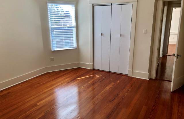 2BD/1BA w/ Sun Room only Blocks from Bayou St. John and City Park