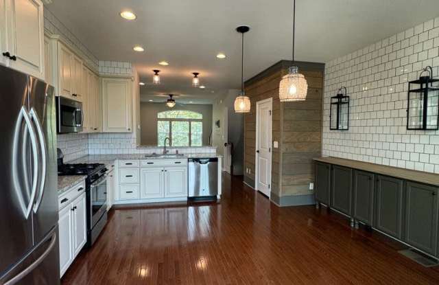 Beautiful Townhouse in Antiquity - 19745 Playwrights Way, Cornelius, NC 28031