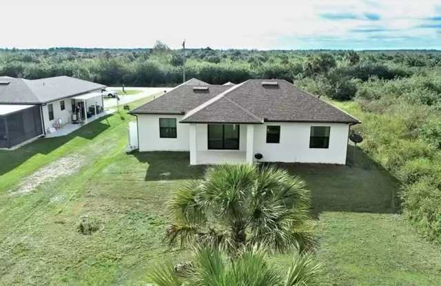 585 41st Avenue Northwest