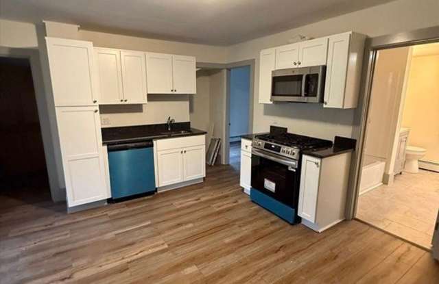 18 Railroad Ave. unit: 2