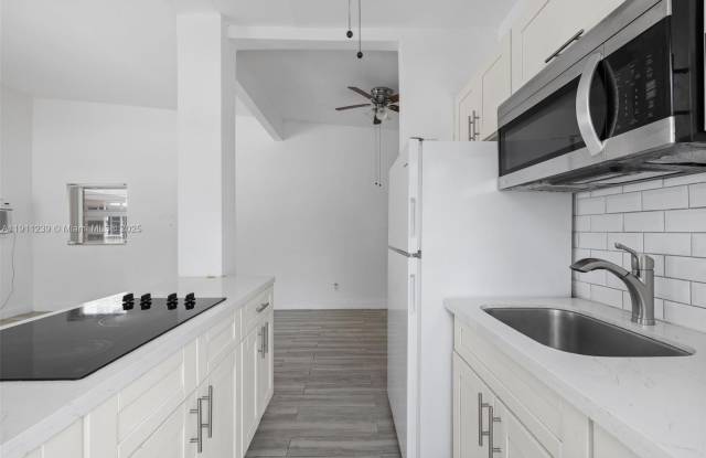 Photo of 8135 Crespi Blvd