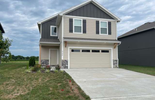 Stunning 4 bedroom in Blue Springs!