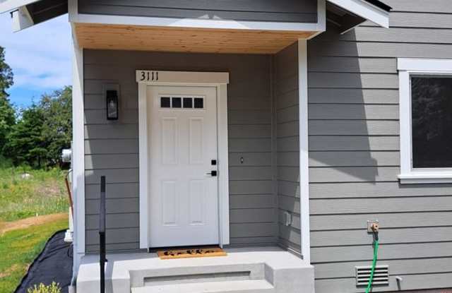 3 Bedroom 2.5 Bath Duplex