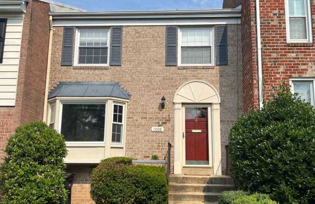 1008 N TERRILL STREET