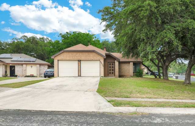 ***APPLICATION CURRENTLY UNDER REVIEW***Recently Updated 2 bedroom townhome on a large corner lot - 9503 Elm Glen, San Antonio, TX 78250