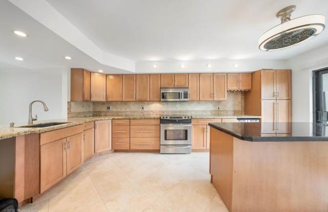 320 Deer Creek Wildwood Lane E, Deerfield Beach, FL 33442