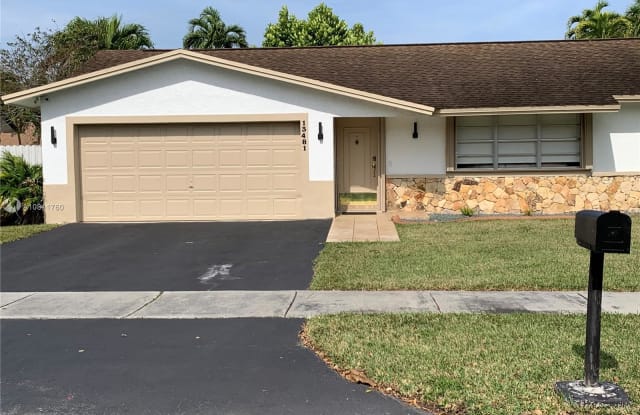 13481 SW 99th Ter - 13481 Southwest 99th Terrace, The Crossings, FL 33186