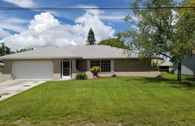 Photo of 3/2 Single Family Home with Garage Available NOW