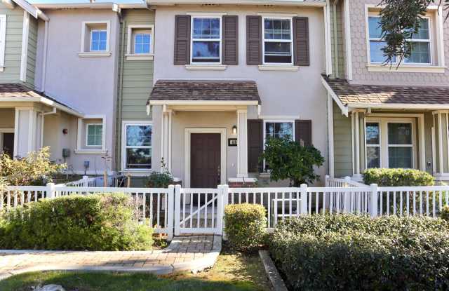 Gorgeous 3 Bedroom Home for Rent! - Niles Neighborhood!