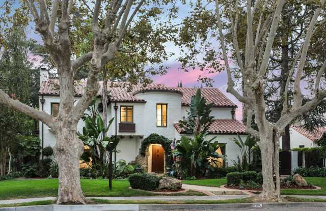 Photo of 696 Margaret St