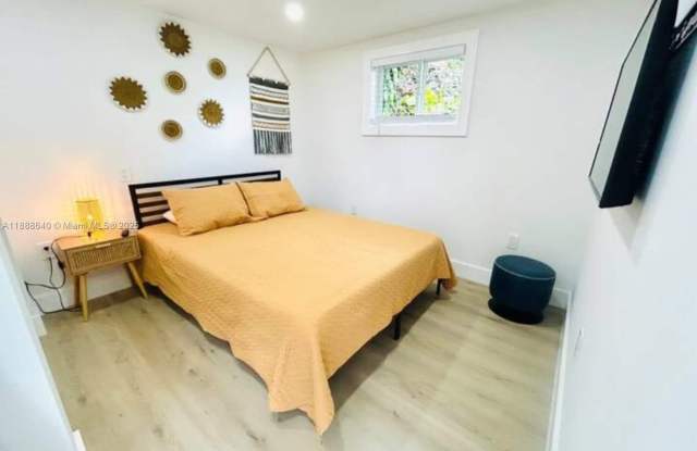 Photo of 2612 SW 12th St