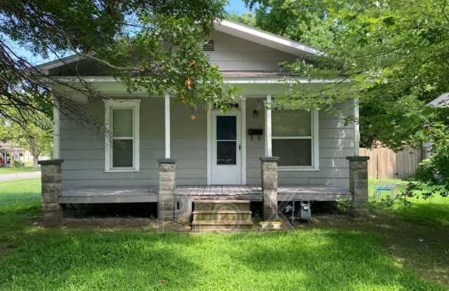 1906 N Joplin