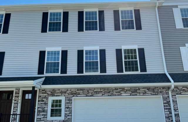 3 bedroom 2.5 bathroom Townhome in Lancaster! *For a Limited Time- $200 Off Your First Month of Rent!