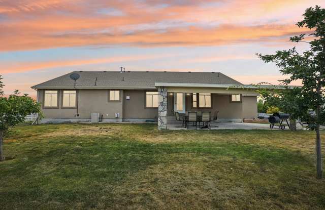 340 West Wrathall Lane