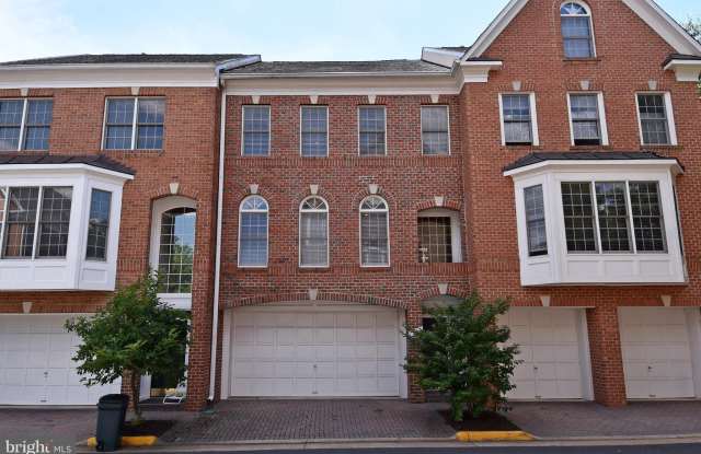 1322 LESSARD LANE
