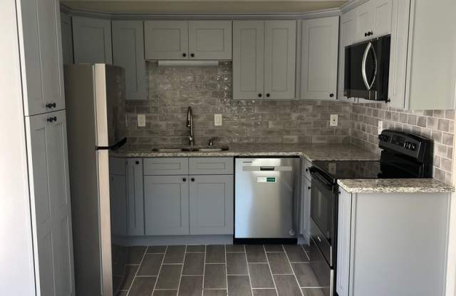 13 Oakcrest Trail NE