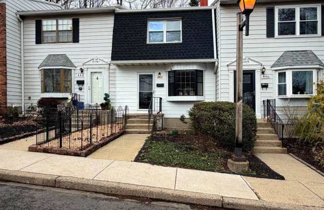 447 N MOUNT VERNON Circle