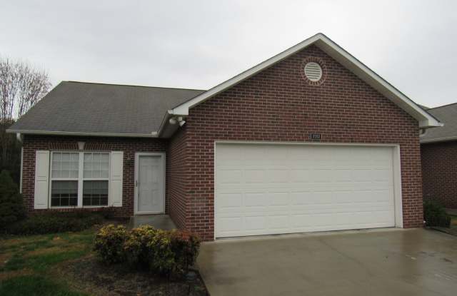 Photo of 2 bed, 2 bath, 2 car garage ranch style home in N. Knoxville