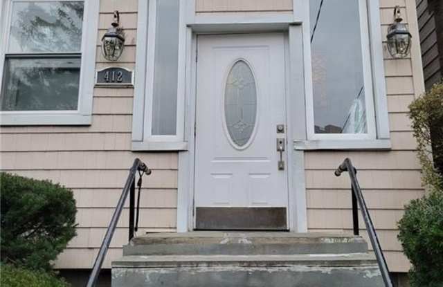 412 Warburton Avenue
