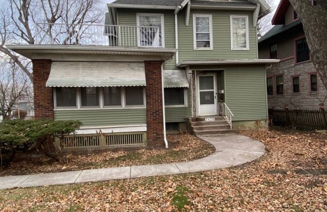 2429 1/2 Brady Street - 2429 1/2 Brady St, Davenport, IA 52803