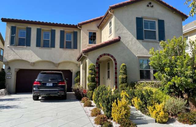 Home is occupied. DO NOT DISTURB TENANTS