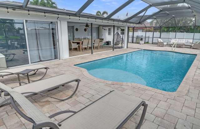 Gulf Access Pool Home W/ Boatlift