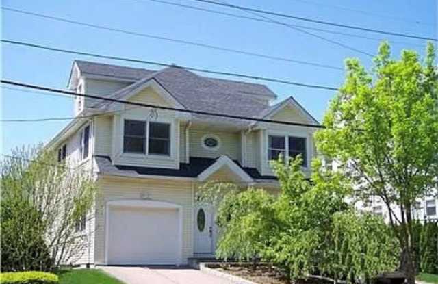 Photo of 20 Bronx Street unit: Apartment 2