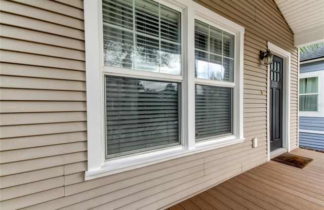 2123 W SPRUCE STREET