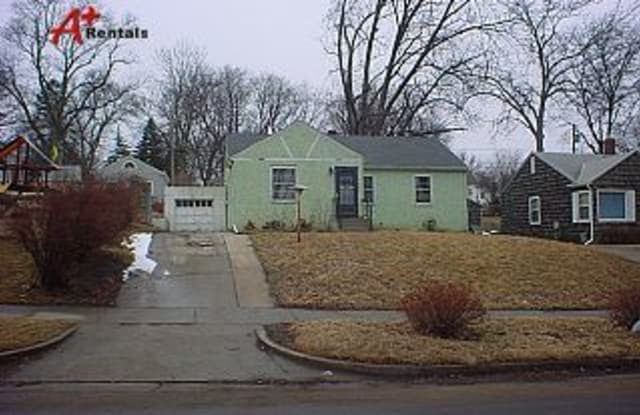 909 South West Avenue - 909 South West Avenue, Sioux Falls, SD 57104