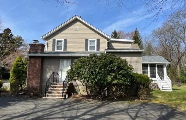 12 W Maple Ave - 12 West Maple Avenue, Allendale, NJ 07401