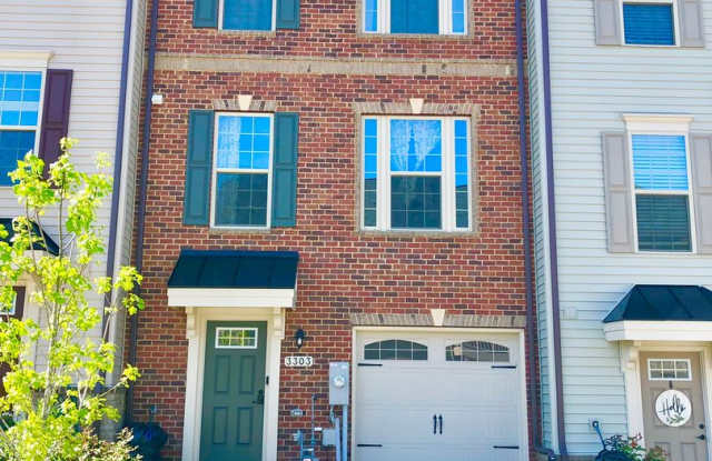 Beautiful 3BR/2.5BA Townhouse in Hanover! - 3303 Laurel Hill Rd, Fort Meade, MD 21076