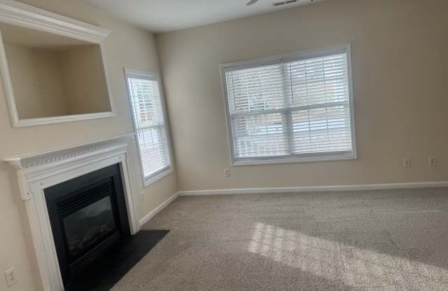 Fantastic 4br/2.5ba home, Conv to 40, excellent location, Available Now!