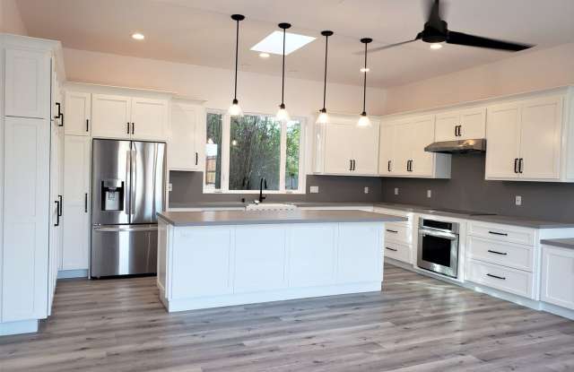Gorgeous, 2BD/2BA House in Leucadia: Minutes to Beach, Town, YMCA!