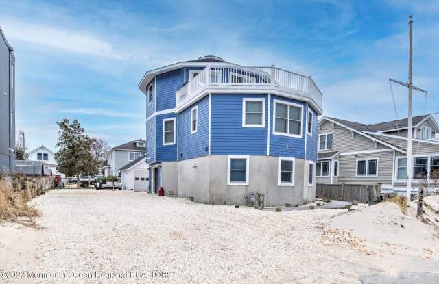 424 E Longport Avenue