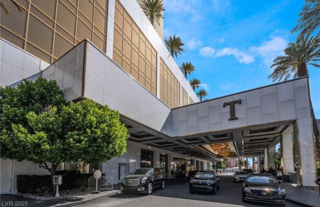 2000 N FASHION SHOW Drive