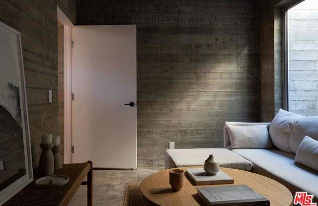 Photo of 8870 Wonderland Avenue