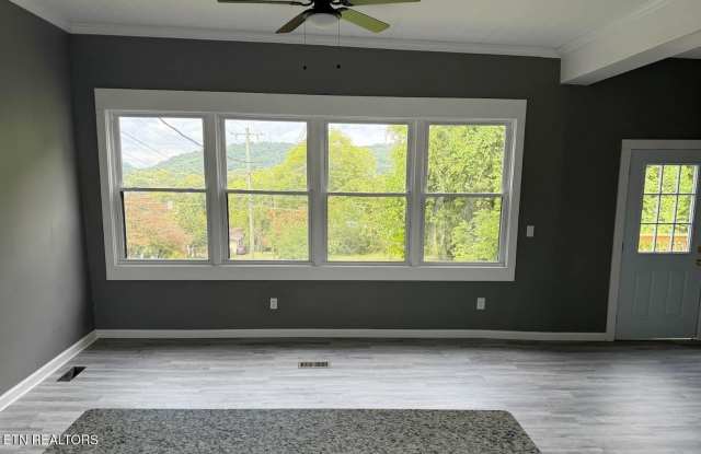 301 E Churchwell Ave