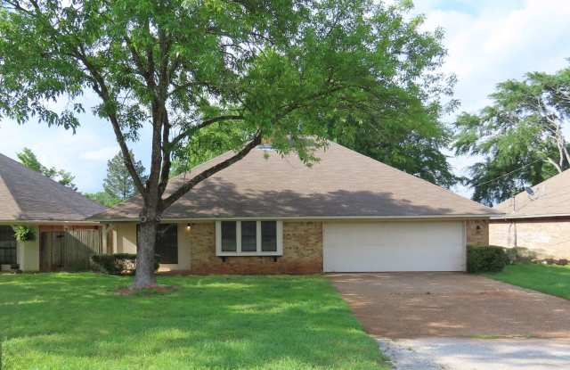 Whitehouse ISD-Beautiful 3 Bedroom, 2 Bath Home w/Garage!