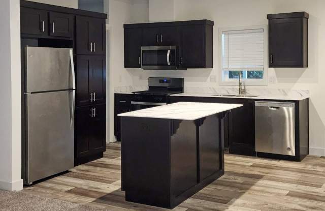 Photo of 370 E Lassen Ave