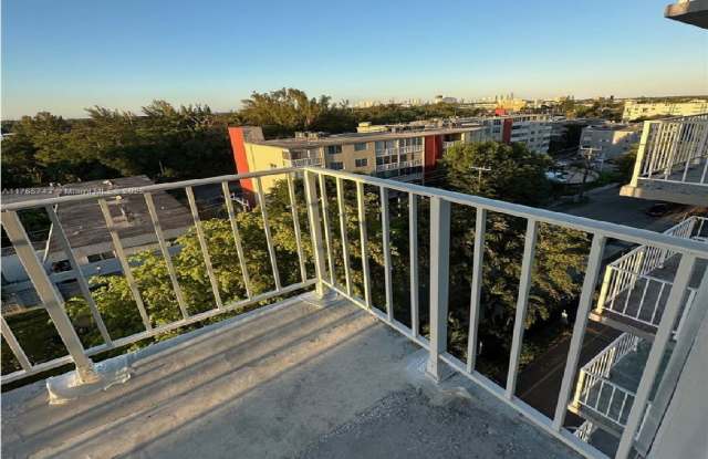 1470 Northeast 125th Terrace